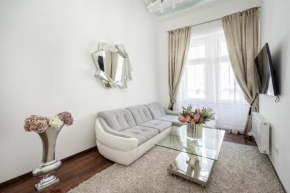 Opera Luxury Apartment with free parking